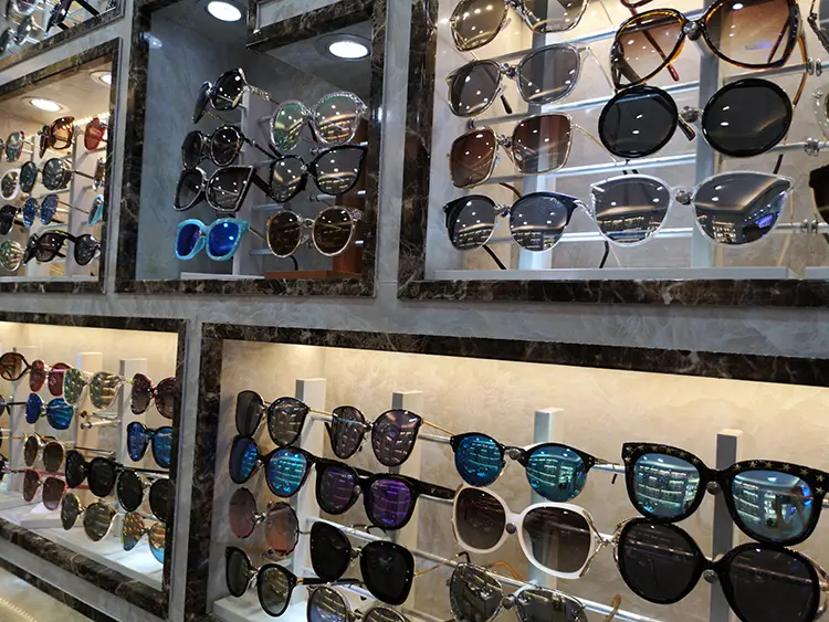 Fake glasses on Guangzhou Fake Market